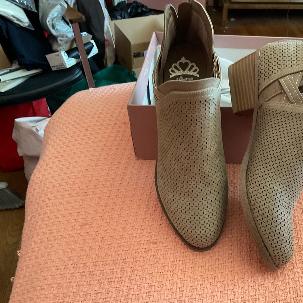 Women's Taupe Ankle Boots